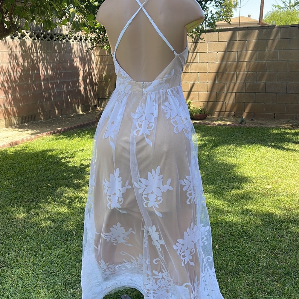 LilyFul Lace white Floral Overlay V-Neck Maxi sz MEDIUM womens Dress - Picture 10 of 16